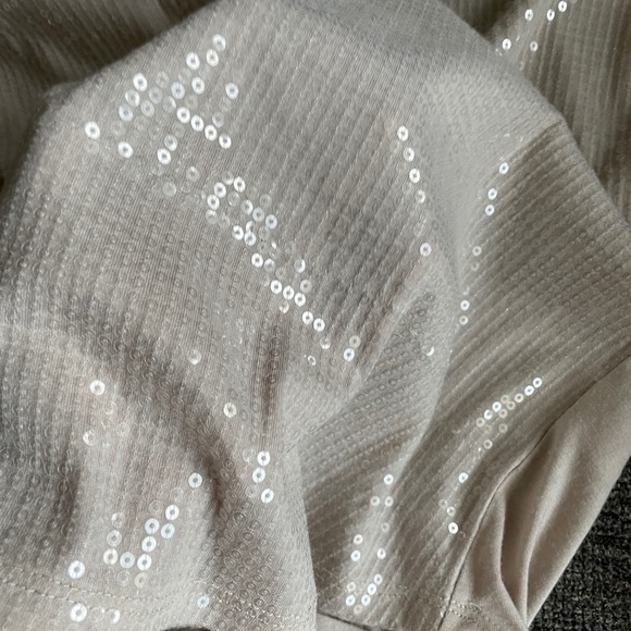 Kira brand shiny sequin blouse/tshirt - Picture 4 of 6